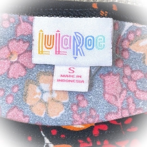 💕Like New Gorgeous Red Floral Lularoe Irma Tunic Top💕 - Picture 4 of 11